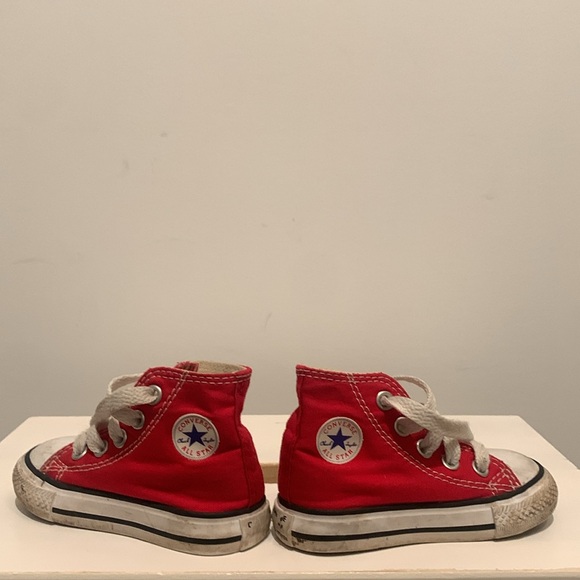 Converse red and white high top shoes size 4. - Picture 5 of 7